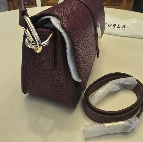 NWT Furla top handle satchel. - Picture 2 of 7